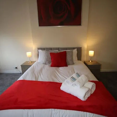 Hanover Street - Luxury City *