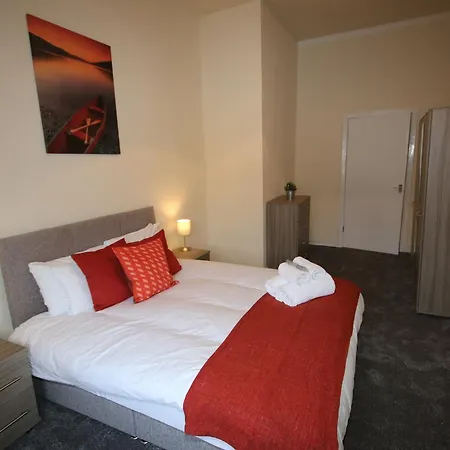 Hanover Street - Luxury City *