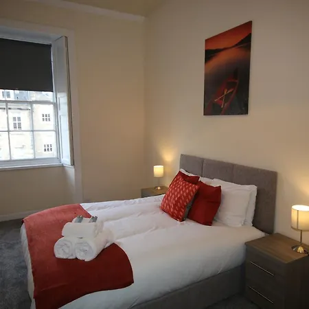 Hanover Street - Luxury City *