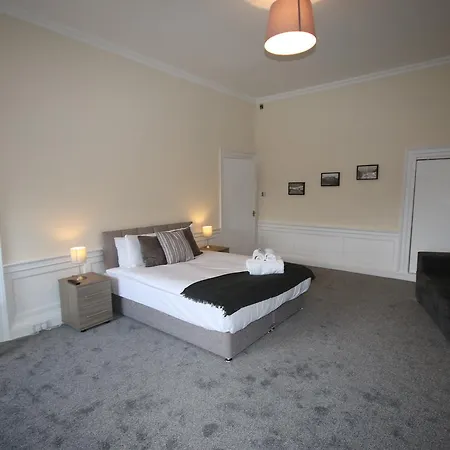 Hanover Street - Luxury City *