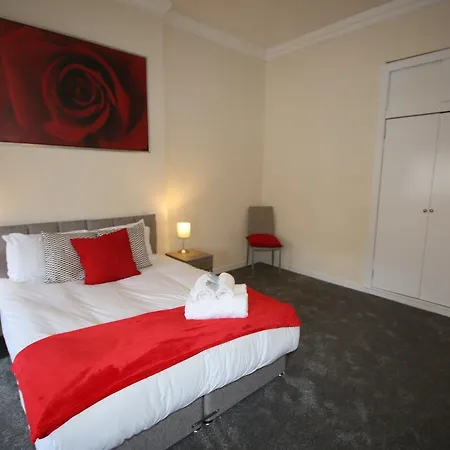 Hanover Street - Luxury City *