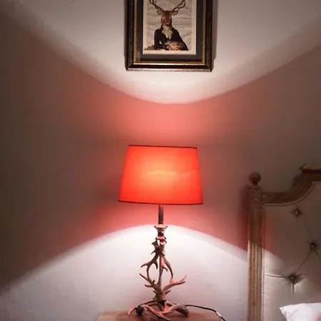 1 Bedroom Flat With Castle View Edimburgo