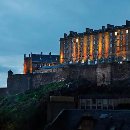 Apartamento 1 Bedroom Flat With Castle View Edimburgo