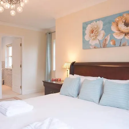 5 Bedroom House With Free Parking Sleeps 10 Edinburgh