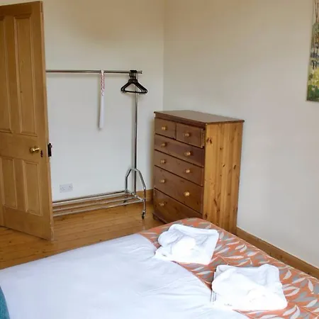 2 Bedroom Flat Near The King'S Theatre Sleeps 4 *
