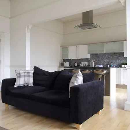 4 Bedroom In City Centre Edinburgh
