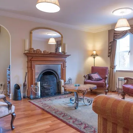 5 Bedroom House With Free Parking Sleeps 10 * Edinburgh