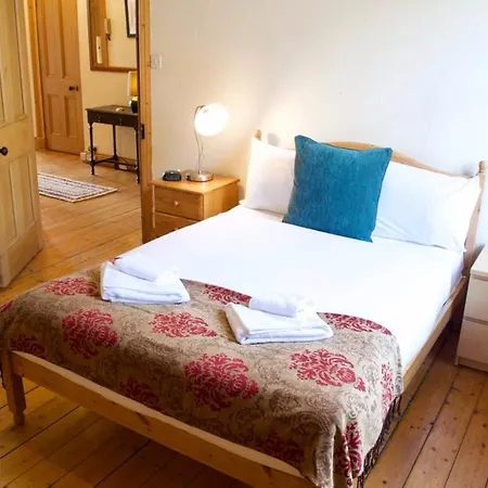 2 Bedroom Flat Near The King'S Theatre Sleeps 4