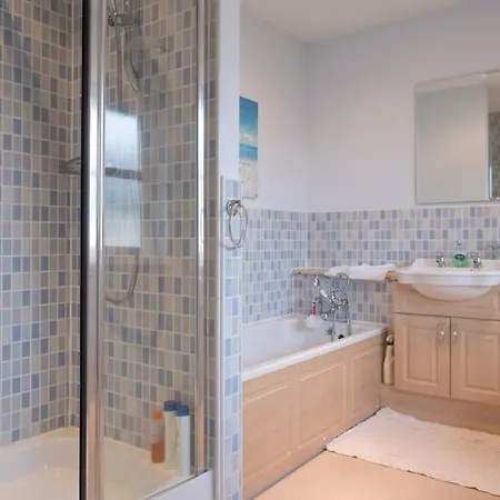公寓 5 Bedroom House With Free Parking Sleeps 10 *