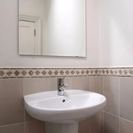 Apartment 4 Bedroom In City Centre