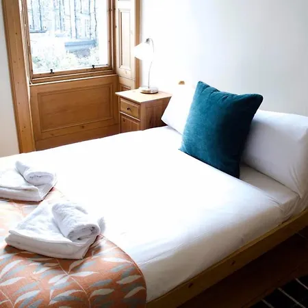 2 Bedroom Flat Near The King'S Theatre Sleeps 4 *
