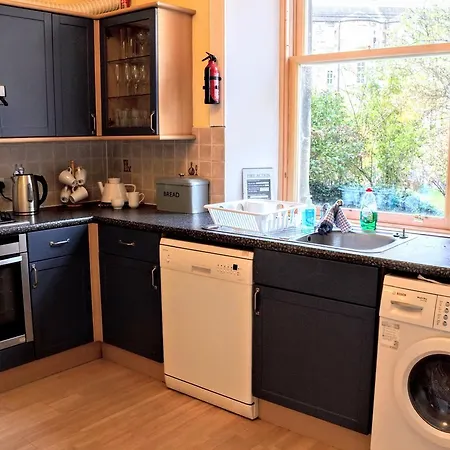 2 Bedroom Flat In City Centre *