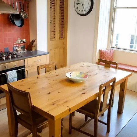2 Bedroom Flat Near The King'S Theatre Sleeps 4 Edinburgh