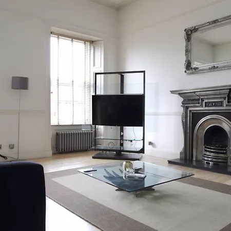 4 Bedroom In City Centre Apartment *