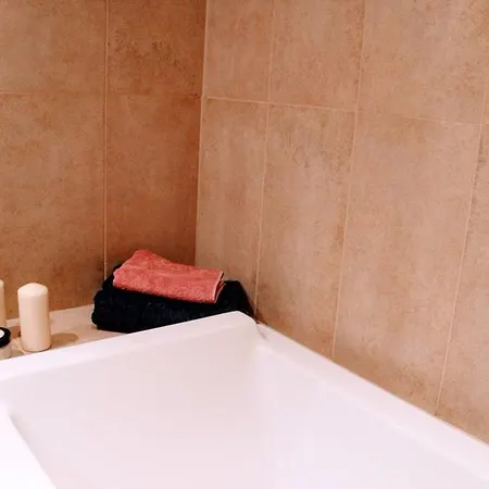 Apartamento 2 Bedroom With Sea View Sleeps 4 Edimburgo