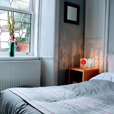 Appartement 2 Bedroom House Near Leith Area *