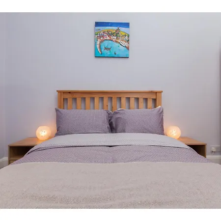 Pass The Keys Spacious 2-br Flat For 4 In Morningside Apartment