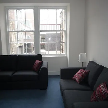 Destiny Scotland - Rose Street Flats Daire