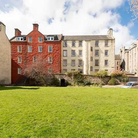 Near The Royal Mile Apartment