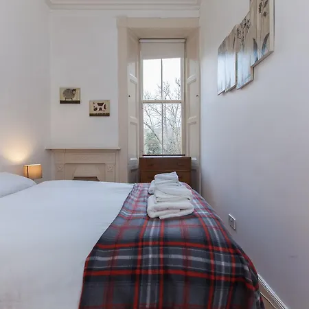 2 Bedroom Central אדינבורו