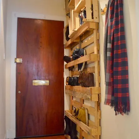 Castle View Flat In City Centre Sleeps 4