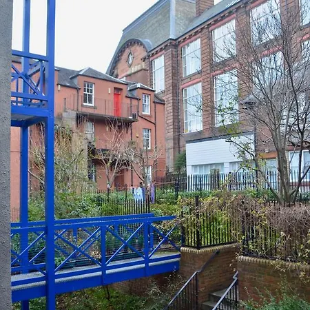 Castle View Flat In City Centre Sleeps 4 * אדינבורו
