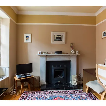 Historic Dean Village Treasure, Sleeps 4 Apartment *