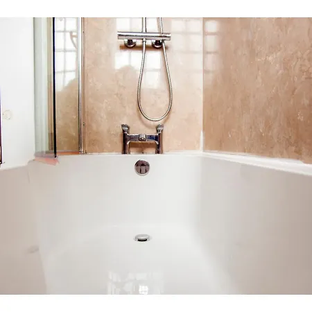 Apartment Historic Dean Village Treasure, Sleeps 4 Edinburgh