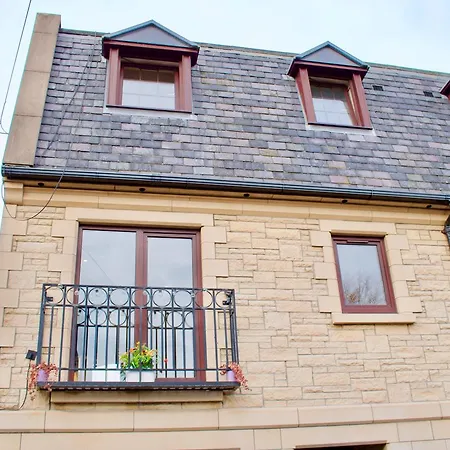 Apartment 3 Bedroom Mews House Sleeps 6 *