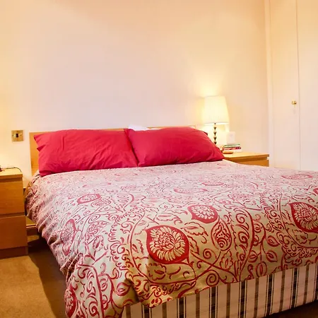 3 Bedroom Mews House Sleeps 6 Apartment Edinburgh