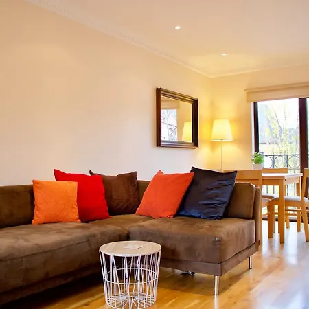 3 Bedroom Mews House Sleeps 6 Apartment Edinburgh