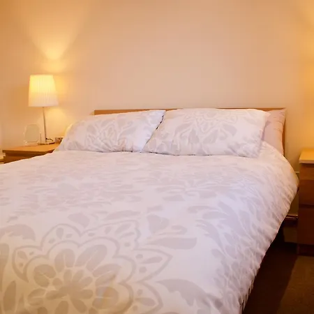 3 Bedroom Mews House Sleeps 6
