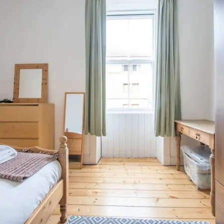 דירה 2 Bedroom Flat 10 Minutes From The City Centre