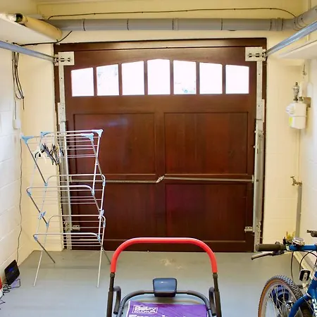 3 Bedroom Mews House Sleeps 6 Apartment