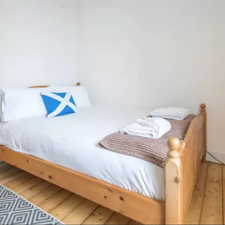 דירה 2 Bedroom Flat 10 Minutes From The City Centre