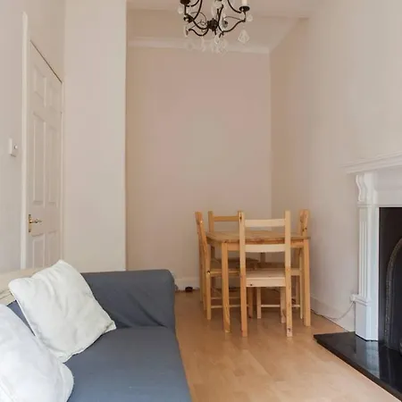 1 Bedroom On Charming St Stephen Street شقة *