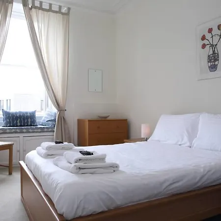 City Centre Modernised Victorian Flat 20 Minutes To Royal Mile 爱丁堡