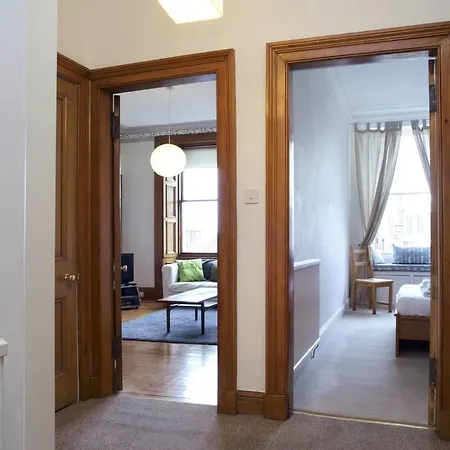 City Centre Modernised Victorian Flat 20 Minutes To Royal Mile Edinburgh