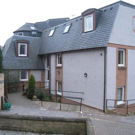 Featherhall Garden Court شقة