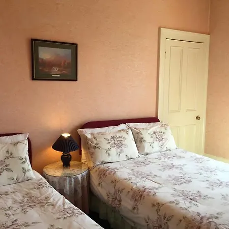 Hermitage Nocleg ze śniadaniem 3*
