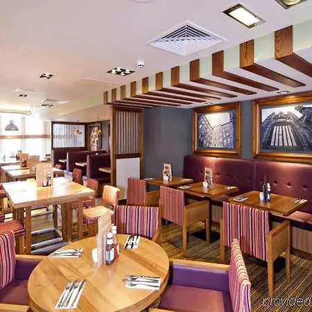 Premier Inn Edinburgh Princes Street 3* Edinburgh