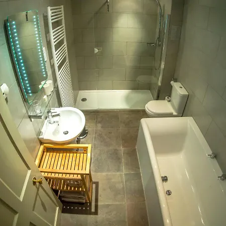 Six Brunton Place 5* إدنبرة