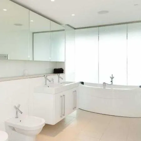 Hotel Vip - Quartermile 4*