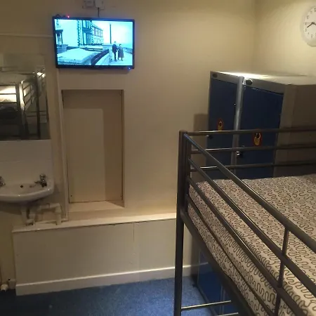 Bobby's Bunkhouse Хостел