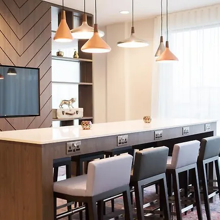 Hampton By Hilton West End 3* אדינבורו