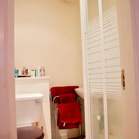 2 Bedroom, 2 Bathroom In Stockbridge Sleeps 4 Edimburgo