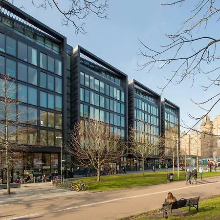 Luxury 2 Bedroom Quartermile Sleeps 6
