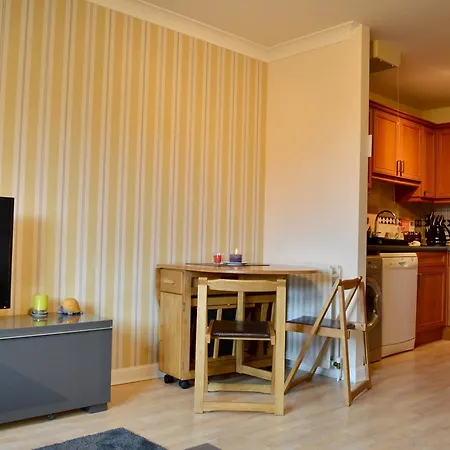 Apartment 2 Bed Flat 5 Mins Walk From Murrayfield Stadium, Free Parking *