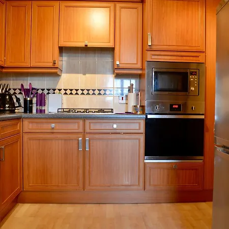 2 Bed Flat 5 Mins Walk From Murrayfield Stadium, Free Parking *