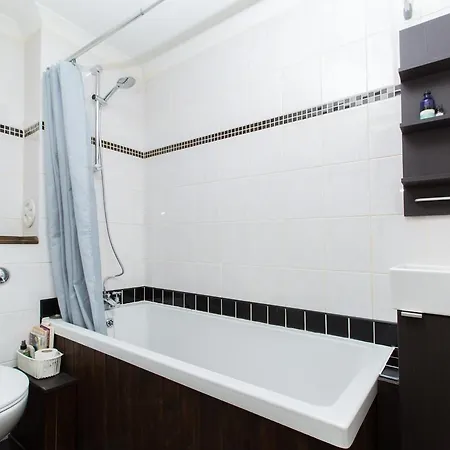 Charming 2br Flat For 4 Overlooking Holyrood Park *